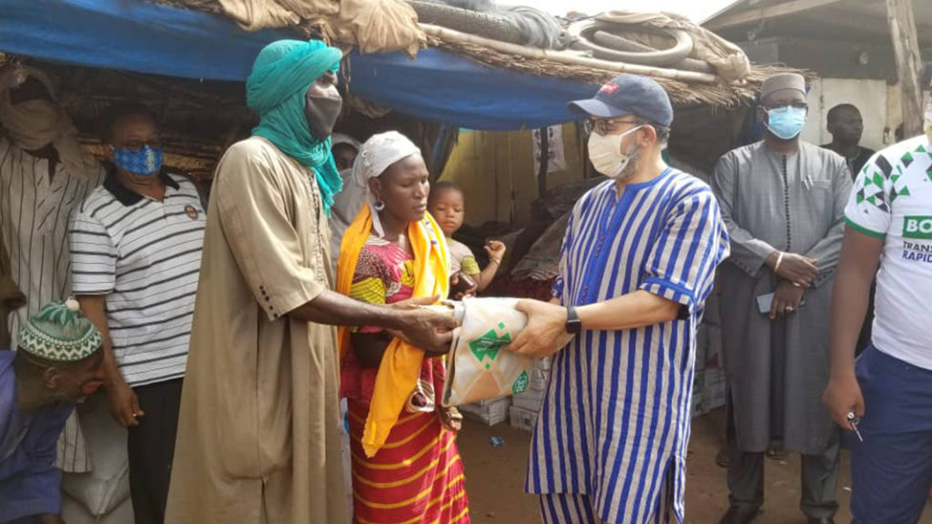 3 3 1 Remise des paniers alimentaire aux familles de deplaces Bamako Mali